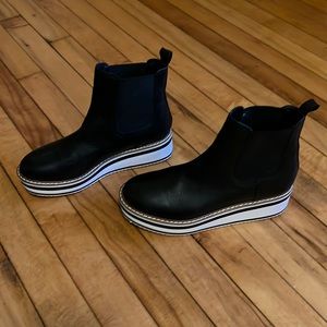 Steve Madden gasp leather platform boots